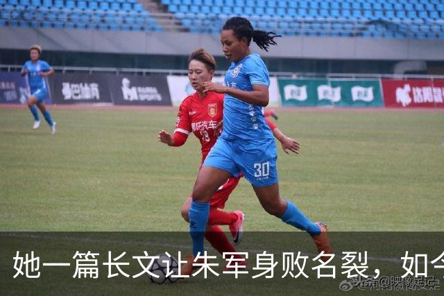 她一篇长文让朱军身败名裂，如今成老赖逃国外，朱军却在戈壁种树